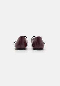 Calvin Klein MARY JANE - Bailarinas con hebilla - vineyard wine