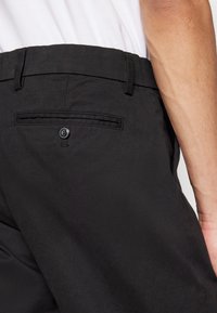 GAP STRAIGHT PERFORMANCE - Bukse - true black