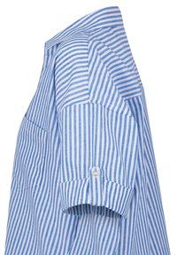 Camicia a righe blu e bianche con polsini ripiegati, dettaglio dei bottoni e taschino, realizzata in tessuto leggero e progettata con una vestibilità comoda.