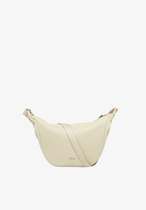 Lichtbeige schoudertas gemaakt van geperforeerd materiaal, met een gebogen vorm, verstelbare schouderband en ritsluiting aan de bovenkant.