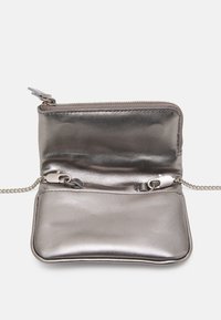Liebeskind Berlin Taška s příčným popruhem - metallic grey