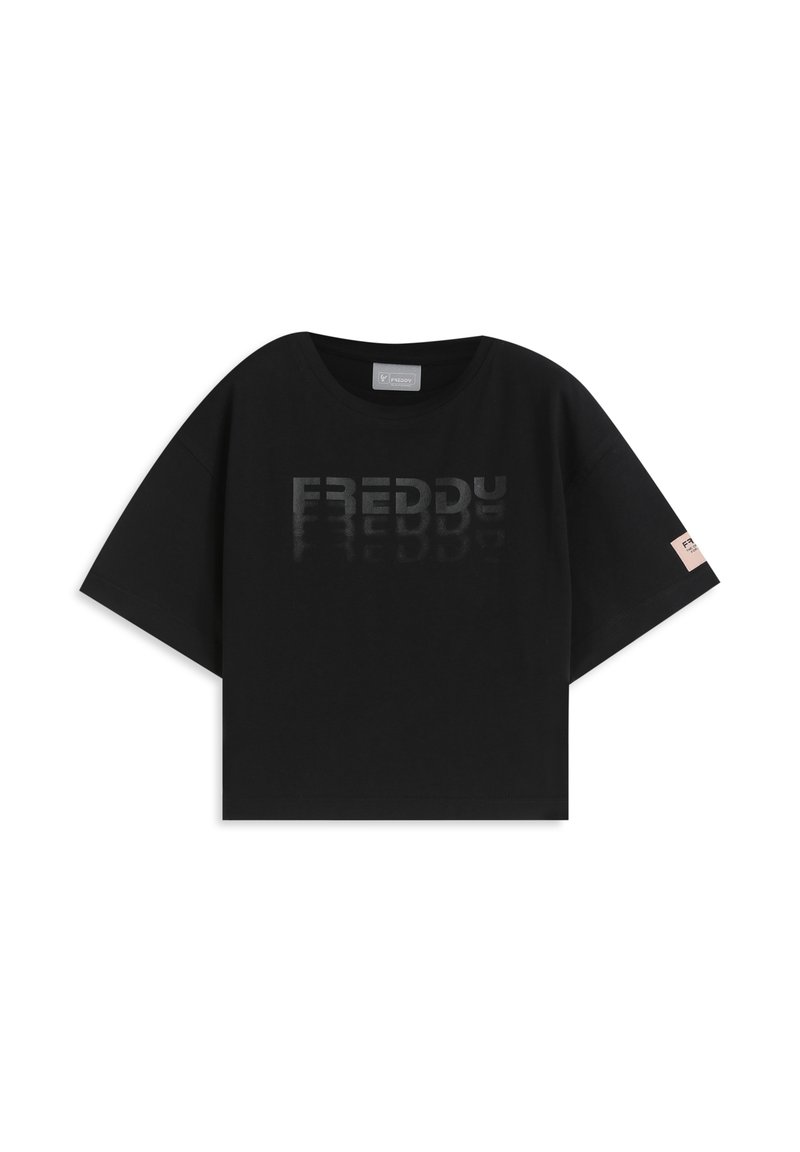 T-shirt nera in cotone con vestibilità ampia, scollatura rotonda, maniche corte e stampa grafica della parola "FREDDY" in texture riflettente.
