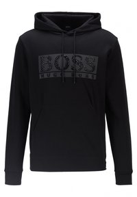 Czarna bluza z kapturem wykonana z miękkiego materiału, z błyszczącym logo z teksturowanymi detalami na klatce piersiowej i kieszenią kangurką.