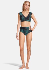 Ensemble de bain noir en deux pièces comprenant un bralette à décolleté en V et un bas taille haute. Souligné par un motif abstrait vert sur un tissu lisse.