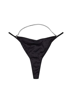 Czarny bikini dół z cienkimi paskami, gładką teksturą i minimalnym zakryciem. Posiada metalowy łańcuszek wzdłuż talii.