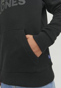 Jack & Jones Junior JJECORP LOGO HOOD - Mikina s kapucí - black