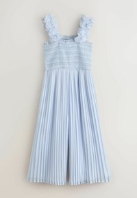 Hele sinine volditud varrukateta kleit lillemustriliste rihmade ja pressitud bodiga, asetatud neutraalse tausta peale.