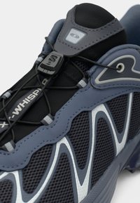 Salomon Sportstyle XT WHISPER UNISEX - Sporta apavi - iron/grisaille/silver-coloured
