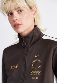 Nike Sportswear Tréning dzseki - brown/light british tan/sail