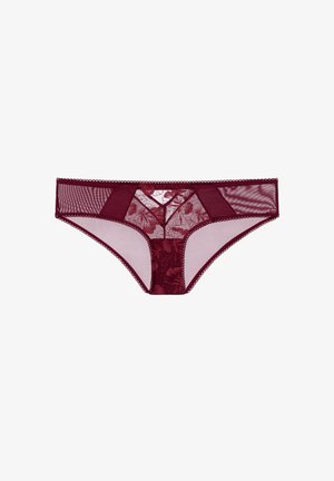 Lenjerie bikini din dantelă burgundă cu broderie florală și panouri laterale din plasă transparentă, cu margini ondulate.