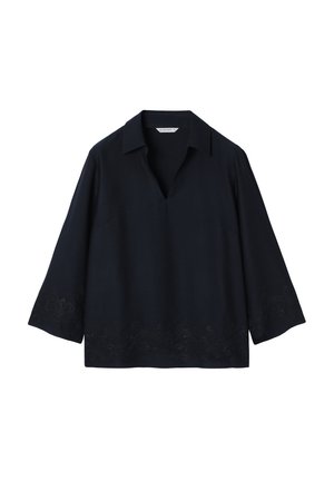 Tumši zila blūze ar V veida izgriezumu un īsām piedurknēm, izgreznota ar sarežģītu izšuvumu pa apakšu. Izgatavota no gludas auduma ar vieglu spīdumu.