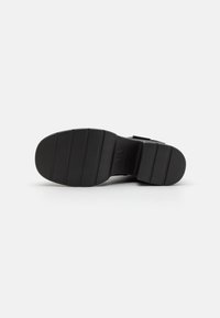 Armani Exchange Korolliset nilkkurit - black