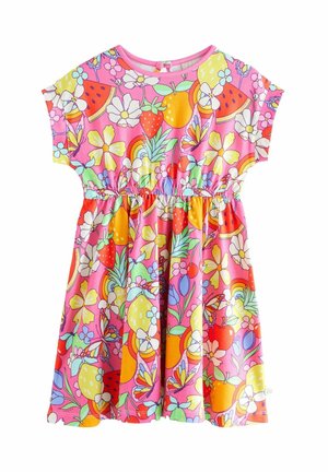 Robe rose colorée ornée d'un motif de fruits et de fleurs. Manches courtes, taille froncée et jupe fluide avec des détails élastiques.