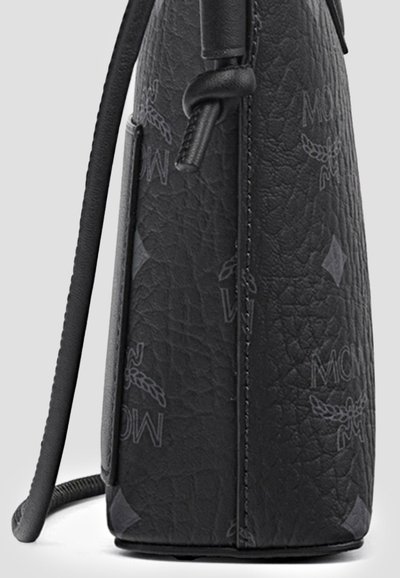 MCM Puhelimen suojakotelo - black