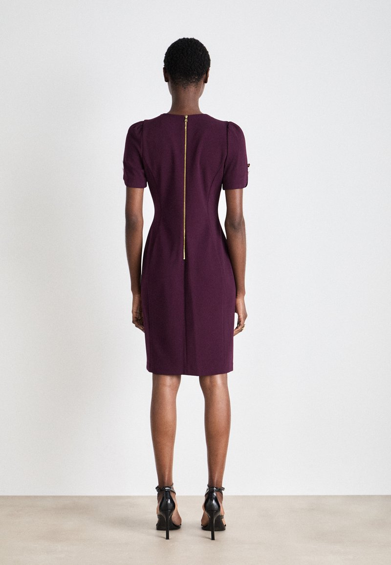 DKNY - RUCHED PUFF SLEEVES - Tubino - raisin, Ingrandire