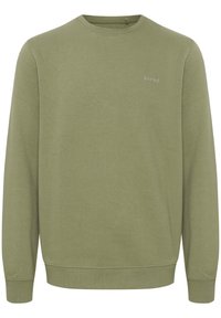 Felpa verde oliva realizzata in cotone misto, con colletto rotondo, maniche lunghe e un sottile logo "blend" sul petto.