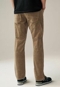 Next 5 POCKET STRAIGHT TROUSERS REGULAR FIT - Nohavice - stone