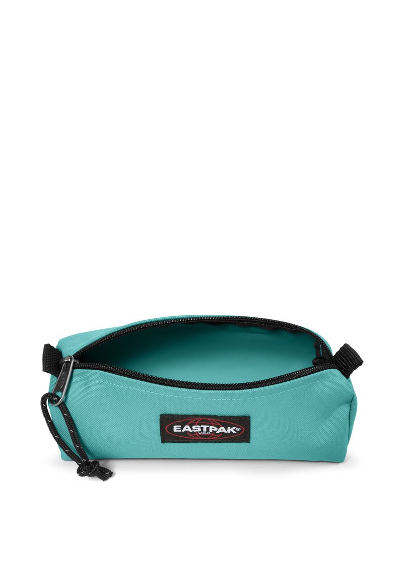 Trousse Eastpak Benchmark – Sparkly Blur – Légère Et Pratique – 100% Vegan