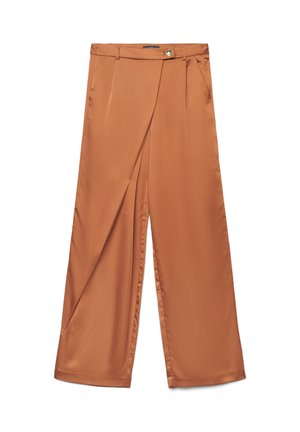 Weite Hosen aus einem reichen, verbrannten Orangeton Satin-Stoff. Sie verfügen über vordere Falten, einen Knopfverschluss und eine glatte, glänzende Textur.
