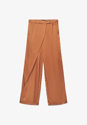Weite Hosen aus einem reichen, verbrannten Orangeton Satin-Stoff. Sie verfügen über vordere Falten, einen Knopfverschluss und eine glatte, glänzende Textur.