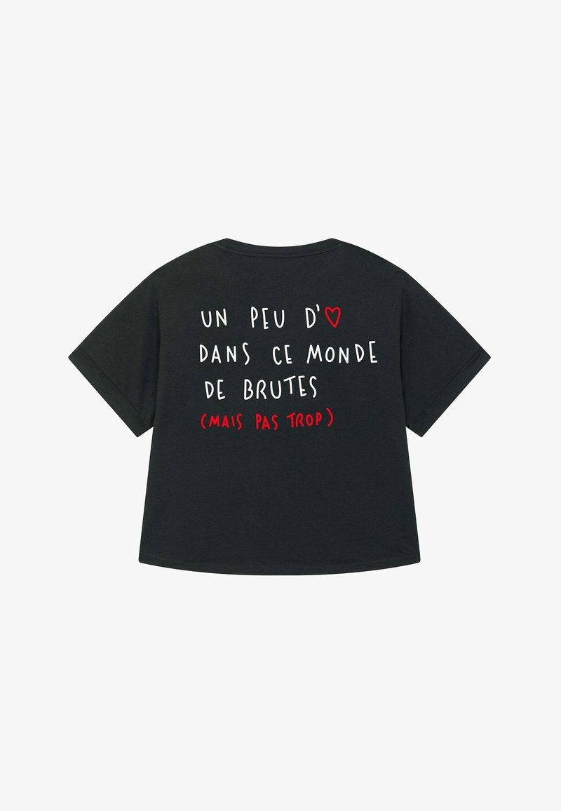 Čierne bavlnené oversized tričko s bielym a červeným textom na chrbte, ktorý obsahuje francúzsku frázu s červeným srdiečkom.