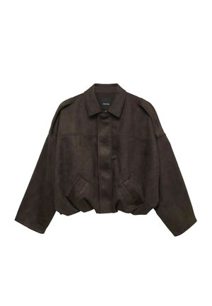 Tmavohnedá bomber bunda zo semišu so širokými rukávmi, prednými vreckami a klasickým golierom na bielom pozadí.