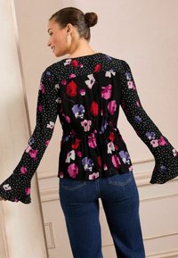 Love & Roses REGULAR FIT - POPPY POLKA DOT PRINTED V-NECK FRILL  - Blūze - black floral