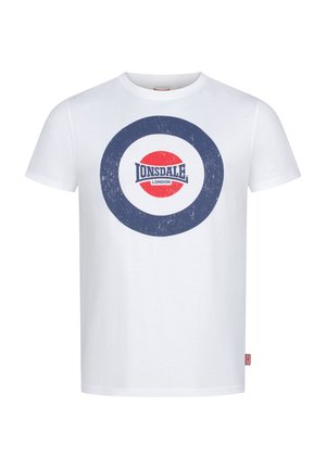 Hvid bomulds t-shirt med et stort grafisk design i rød og blå med et cirkulært mønster og teksten "Lonsdale London" i midten.