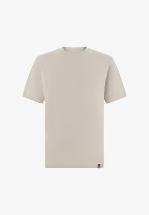 Beige T-shirt med korte ærmer og rund halsudskæring med en lille sort mærke på den nederste søm mod en hvid baggrund.