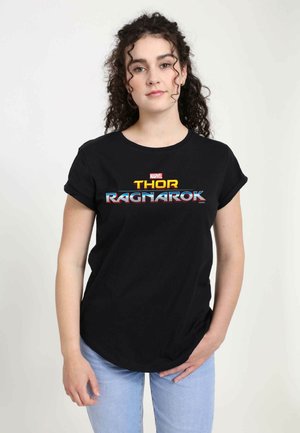 Sort bomulds T-shirt med et farverigt grafisk print, der står "Marvel THOR RAGNAROK" med fede, stiliserede bogstaver.