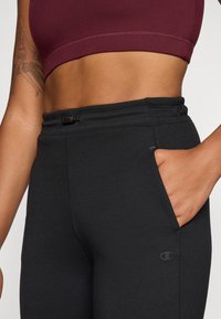 Champion C-TECH CUFFED PANTS INTERLOCK - Joggebukse - black