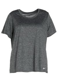 Camiseta gris de manga corta hecha de tela que absorbe la humedad. Presenta un escote redondo y un pequeño logo de Nike en blanco en la parte inferior izquierda.