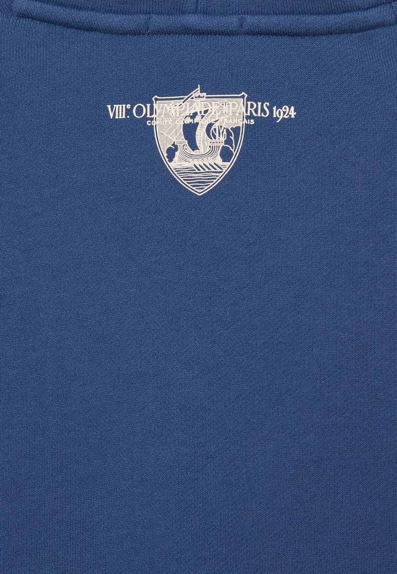 Blauer Baumwoll-Sweatshirt mit einem weißen Wappenlogo, das ein Bootdesign und den Text "VIII: OLIVIER DE PARIS 1924" in der Mitte zeigt.
