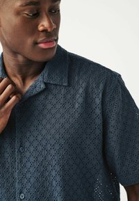 Next BRODERIE SHORT SLEEVE   REGULAR FIT - Košile - navy