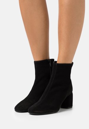 BOMBAY HEELED BOOT - Botki - black