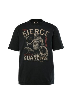 Sort bomulds T-shirt med et grafisk tryk af en havmand, der holder en trefork, med rød og beige tekst, der fremhæver "Det Fierce Hav Har Brug For En Vokter."