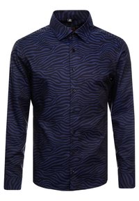 Marinblus med lång ärm och ett subtilt vågmönster i mörkblått. Har en klassisk krage och knappstängning. Slätt, strukturerat tyg.