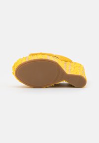 Guess TEISHA - Mules de salto - yellow