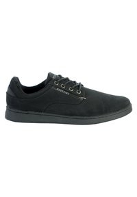 Zapatillas negras de ante con acabado suave, que presentan cordones redondos, puntera reforzada y un logo sutil en el lateral.