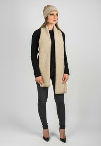 Dalle Piane Cashmere Scarf - beige/white