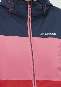 Giacca color block in navy, rosa e rosso. Caratterizzata da un alto colletto, zip frontale e cappuccio regolabile con cordino. Tessuto testurizzato.