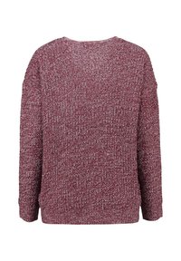 Bordeauxfarbener Strickpullover mit lockerer Passform, ausgestattet mit einem strukturierten Muster und weiten Ärmeln. Sauberer, runder Halsausschnitt und gerippter Saum.