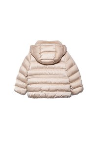 Giacca imbottita beige con una texture morbida, dotata di cappuccio, orlo a coste e cuciture orizzontali. Il design è isolato e leggermente abbondante.