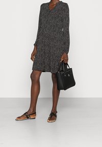 edc by Esprit Trikoomekko - black