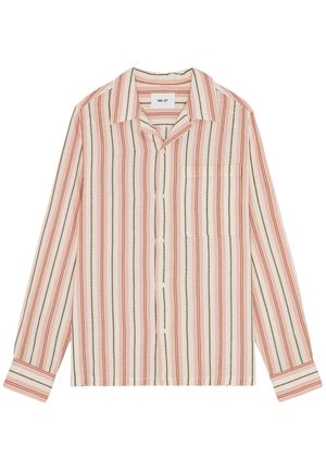 Chemise à manches longues rayée en tissu léger. Présente des rayures verticales orange, beige et marron, un col, une poche avant et une fermeture à boutons.