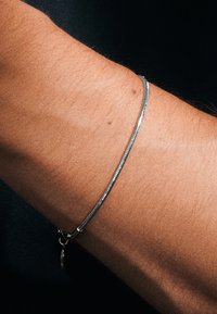 LUCLEON ESSENTIALS - Rannekoru - steel