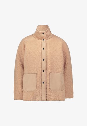 Giacca in fleece beige pallido con colletto alto, chiusura frontale a bottoni e due grandi tasche anteriori. Texture morbida con un aspetto accogliente e caldo.