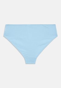 Lys blå bomulls hipster undertøy med en glatt tekstur, elastisk midje og sømløse kanter for komfort.