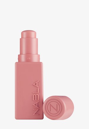 Pink rechteckiger Stift-Blush mit abgenommenem Deckel, Markenname NABLA seitlich geprägt und ein "Z" auf der Oberseite des Deckels.