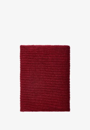 Dzianinowy szalik w głębokim czerwonym kolorze, z teksturowanym, tkanym wzorem. Prostokątny kształt z miękkim, ciepłym wyglądem.